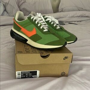 Nike Men's Green and Orange Air Max Pre-day LX